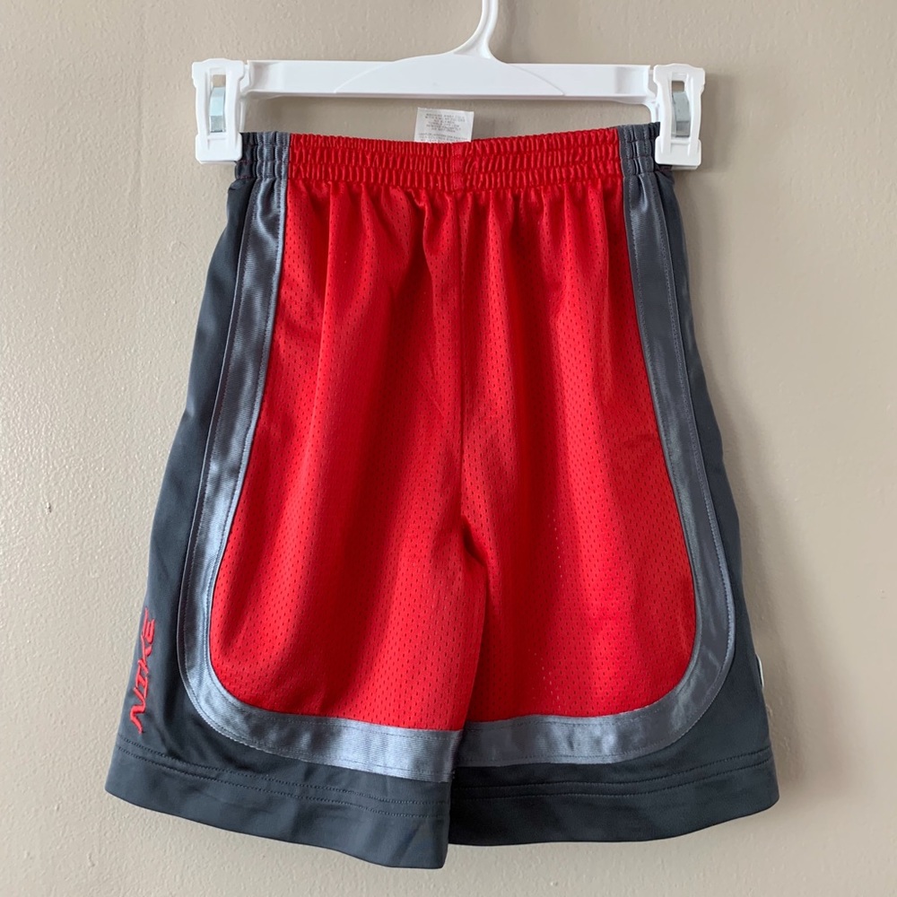 Vintage Y2K Nike Boys Basketball Athletic Shorts Size Large